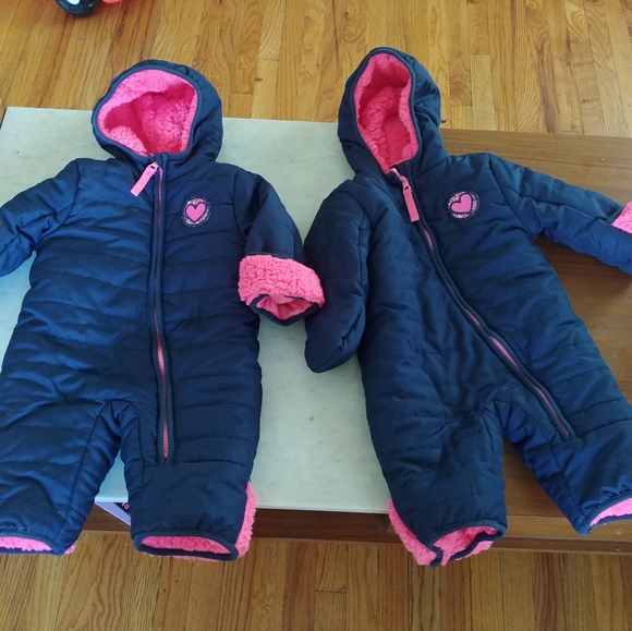 SOLD-Snowsuit - Picture 3 of 4